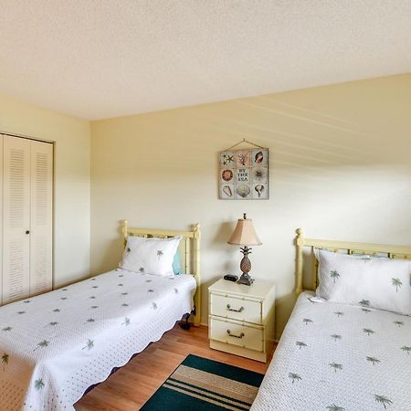 Coastal Condo With Balcony Walk To Madeira Beach! เซนต์พีทบีช ภายนอก รูปภาพ