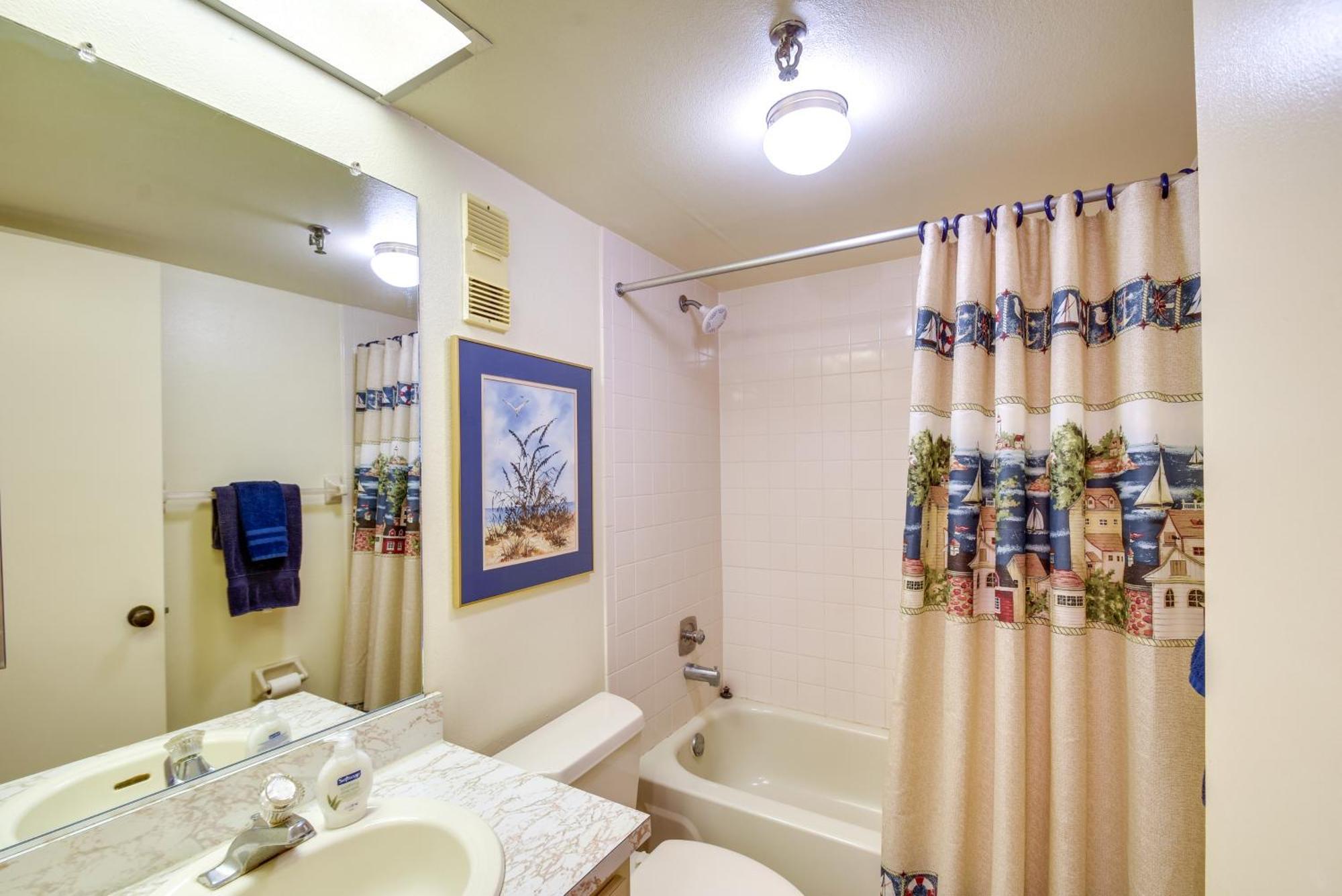 Coastal Condo With Balcony Walk To Madeira Beach! เซนต์พีทบีช ภายนอก รูปภาพ