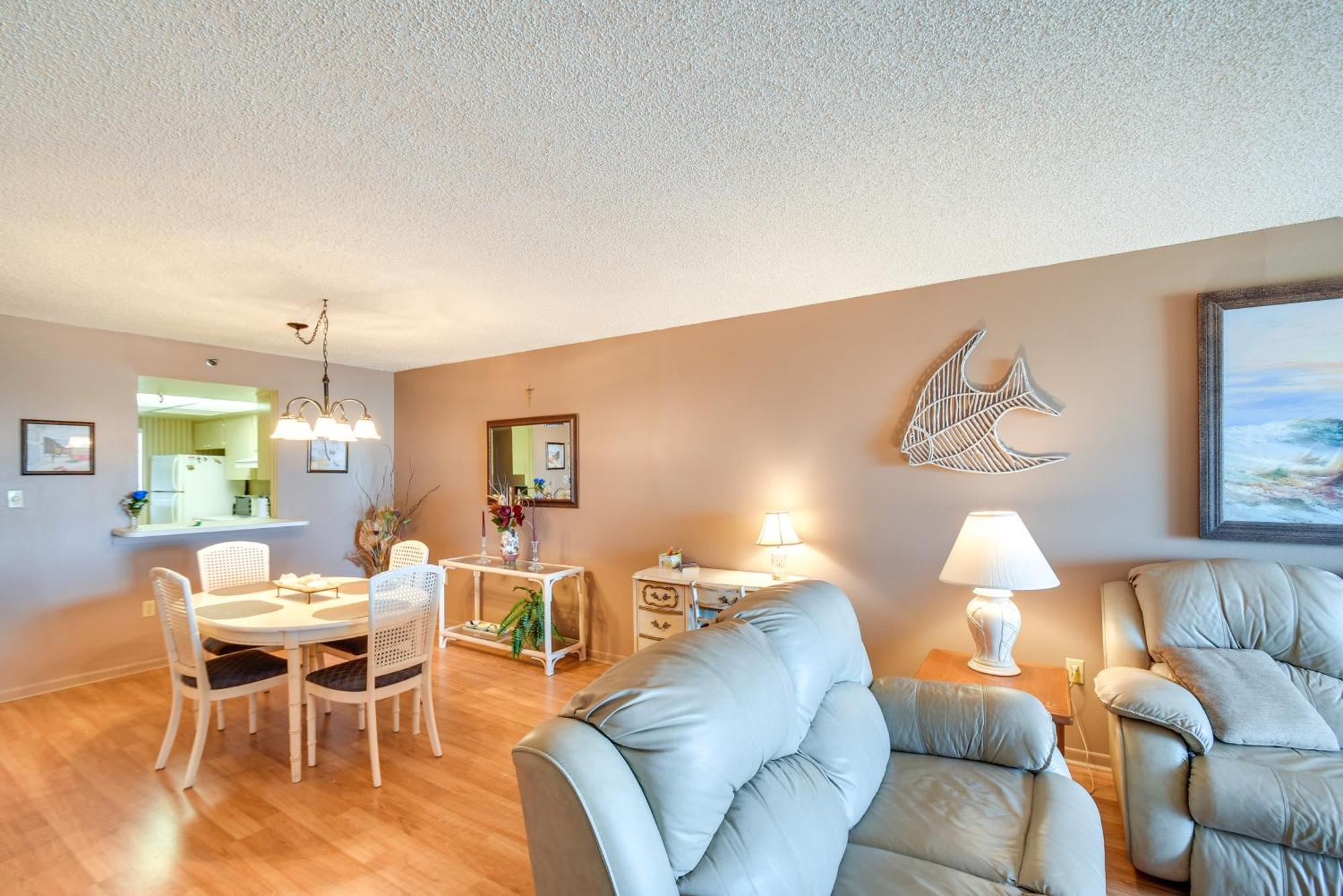 Coastal Condo With Balcony Walk To Madeira Beach! เซนต์พีทบีช ภายนอก รูปภาพ