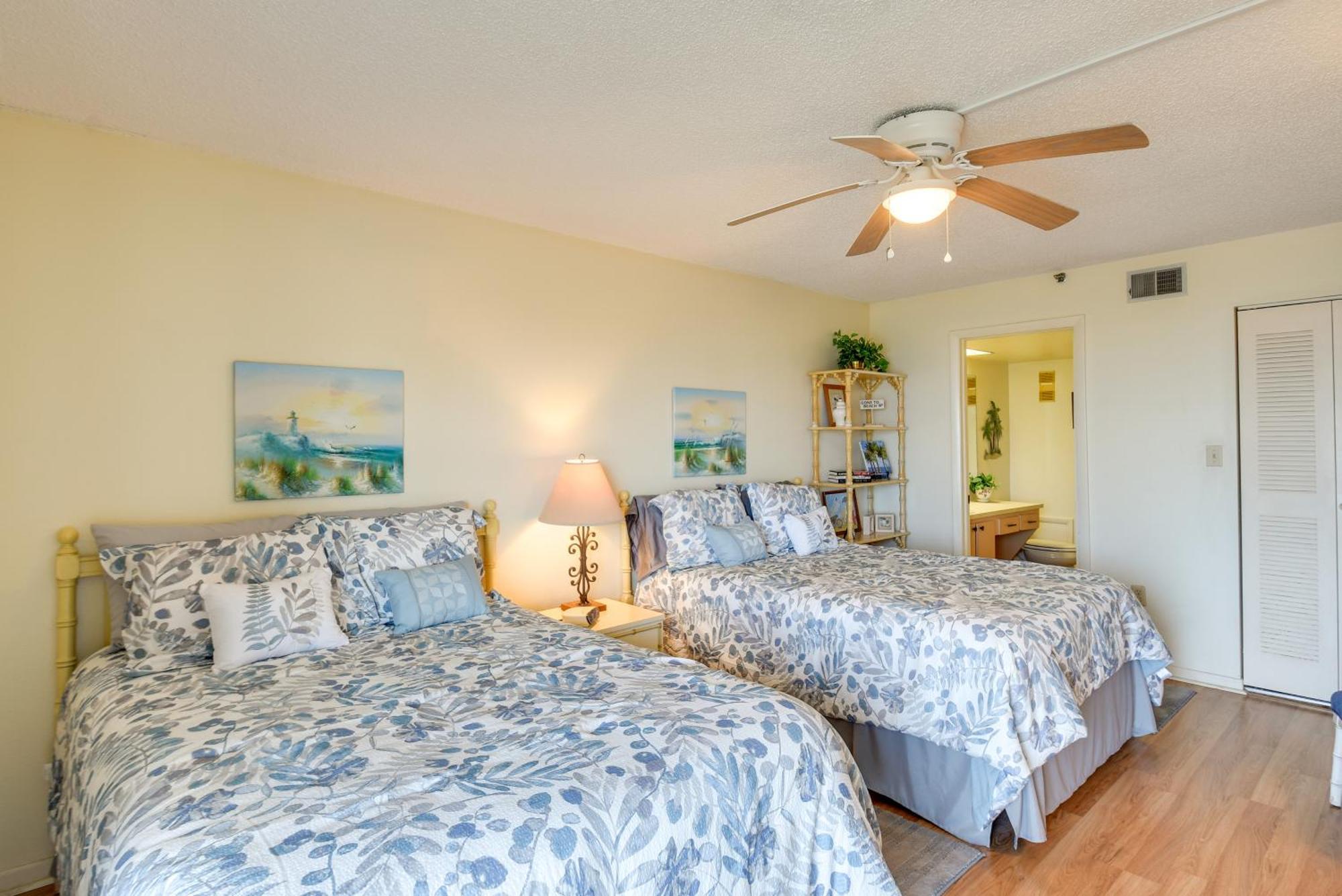 Coastal Condo With Balcony Walk To Madeira Beach! เซนต์พีทบีช ภายนอก รูปภาพ