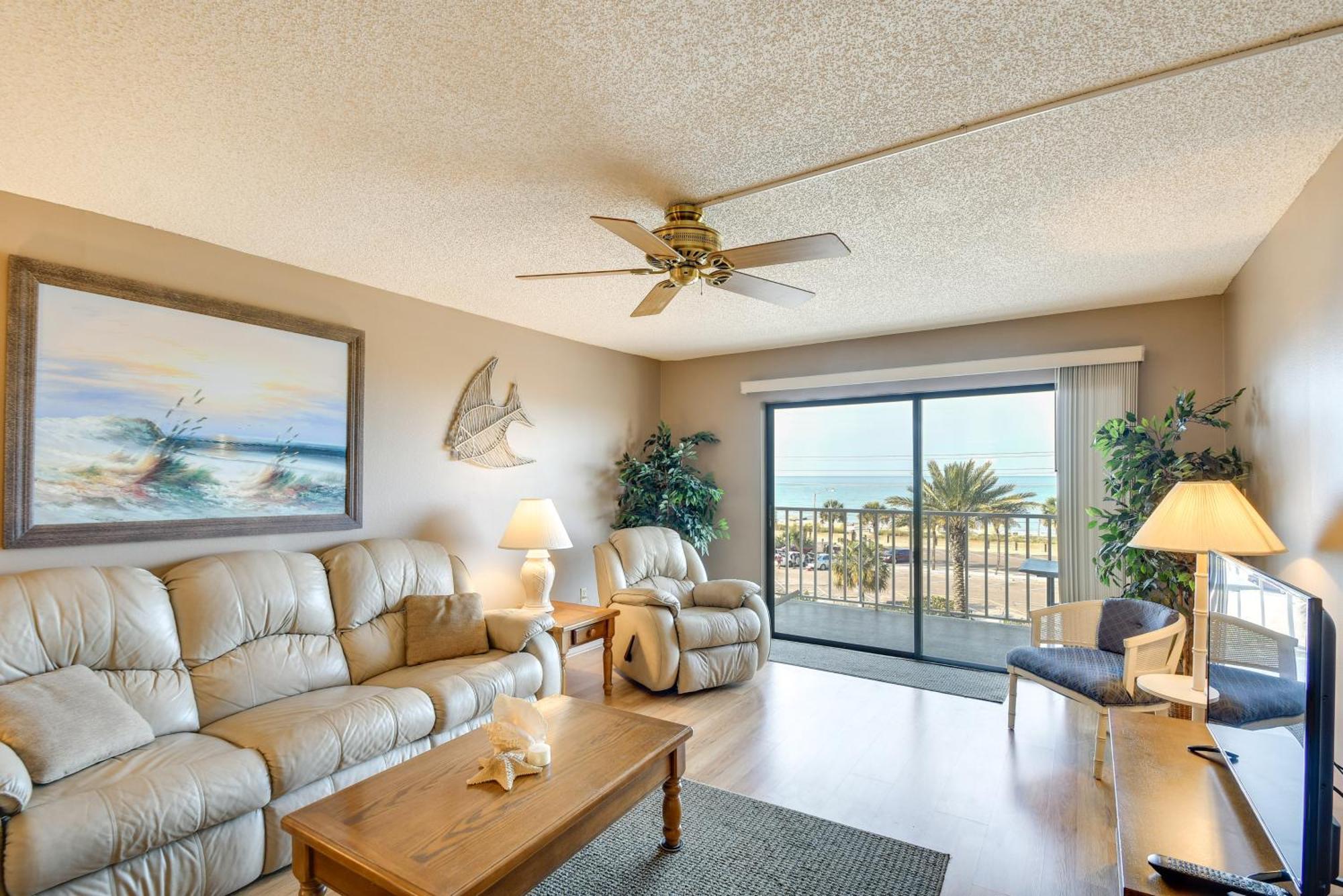 Coastal Condo With Balcony Walk To Madeira Beach! เซนต์พีทบีช ภายนอก รูปภาพ